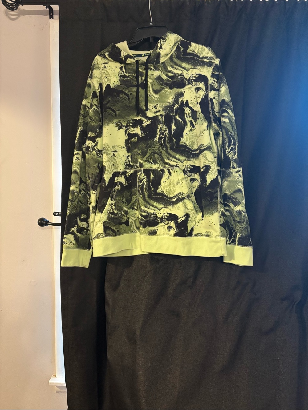 tek gear Men's Neon Green and Black Marble-Print Crewneck Sweater